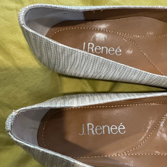 Cream Textured Flats with Rounded Toe - Picture 4 of 8